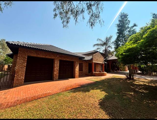 6 BEDROOM HOUSE FOR SALE IN DIE HOEWES